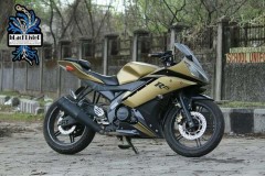 Yamaha YZF-R15 Version 2.0 ‘đẹp xuất sắc’ trong màu đen vàng mờ