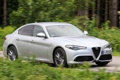 Hàng loạt mẫu xe đủ sức nặng dọa doanh số của BMW 3-Series