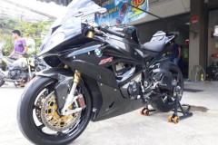 BMW S1000RR độ - Hung thần xa lộ với body full black