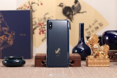 Cận cảnh Mi MIX 3, có cả phiên bản "Tử Cấm Thành" in hình kỳ lân cực đẹp
