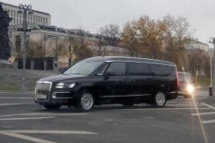 Bắt gặp minivan Aurus Arsenal trên đường chạy thử tại Nga