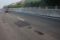 Hàng loạt cầu, hầm chui dân sinh trên cao tốc 34.000 tỷ bị thấm nước