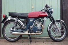 Honda 67 độ khối động cơ của Kawasaki 250cc cực mạnh mẽ