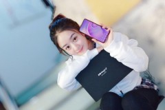 Honor Magic 2 lộ diện hoàn toàn trên Weibo cùng với diễn viên Triệu Lệ Dĩnh