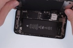 "Giải phẫu" và khám phá linh kiện bên trong chiếc iPhone XR