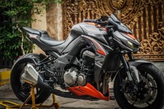 Kawasaki Z1000 Gã quái vật mạnh mẽ trên đất Việt với Sticker full nhôm xước