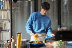 Khi đàn ông vào bếp: tìm đâu "trợ thủ" cứu nguy khỏi cuộc chiến dầu mỡ nảy lửa ấy?