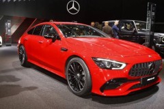 Mercedes-AMG GT 43 4-Door Coupe nổi bật tại Paris Motor Show với màu sơn Jupiter Red đỏ rực