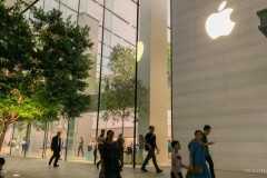 Không một ai xếp hàng chờ đợi mở bán iPhone XR tại Singapore