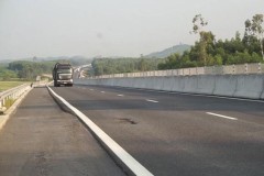 Nỗi buồn cao tốc 34.000 tỷ đồng vừa làm xong đã chóng hư hỏng mặt đường