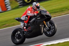 Panigele V4R tham gia vào WSBK sử dụng bộ ly hợp khô