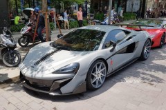 Chiêm ngưỡng dàn siêu xe gần 10 chiếc xếp hàng dài trên phố Nguyễn Huệ