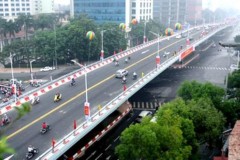Sau thông xe, các phương tiện đi qua cầu vượt nút giao An Dương như thế nào?