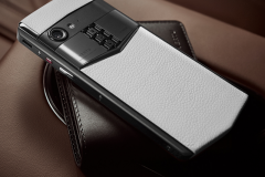 Vertu đánh dấu sự trở lại của mình với Smartphone hạng sang Vertu Aster P
