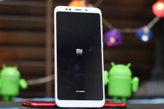 Smartphone Xiaomi hàng xách tay hết đường flash ROM quốc tế