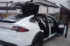 Tesla Model X P100D thứ tư về nước là chiếc màu trắng duy nhất tại Việt Nam