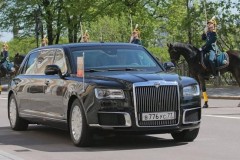 Tổng thống Vladimir Putin tự cầm lái Aurus Senat Sedan, chở Tổng thống Ai Cập thăm thú đường đua F1