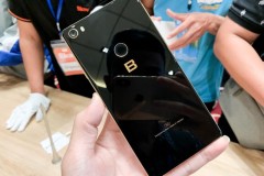 Cận cảnh Bphone 3 với màn hình tràn đáy cùng nhiều nâng cấp mới
