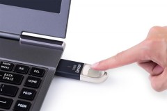 Lexar đã công bố USB mới JumpDrive F35 USB 3.0 ghi nhớ tới 10 dấu vân tay