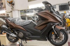 Kymco AK550 phiên bản màu nâu bắt mắt với giá 375 triệu đồng