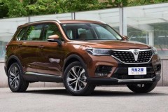 Brilliance V7 có vẻ ngoài khá giống BMW X3 và có nhiều nét tương đồng với Vinfast LUX SA2.0