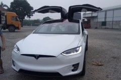 Bất ngờ chiếc SUV tăng tốc nhanh nhất thế giới Tesla Model X P100D về Việt Nam