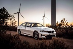 Ấn tượng BMW 330e chỉ tiêu tốn 1,7l xăng/100km