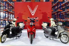 Xe điện VinFast Klara trang bị ắc quy acit-chì có giá 21 triệu đồng