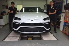 Đại gia Ninh Bình lái Bentayga đi đón chiếc Lamborghini Urus đầu tiên Việt Nam?