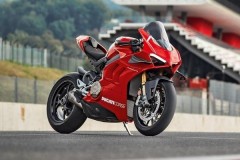 Ducati Panigale V4R trang bị ống xả dành riêng từ Akrapovic tăng sức mạnh lên 230 mã lực
