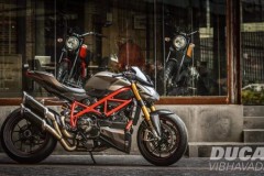 Ducati Streetfighter tạo nét đầy lực lưỡng bên nghệ thuật đường phố Graffiti