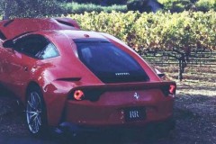 Ferrari 812 Superfast gặp tai nạn đáng tiếc trong sự kiện Xe của Năm do Robb Report tổ chức