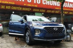 Hyundai Santa Fe 2019 có giá tạm tính từ 1,1 - 1,3 tỷ đồng, tăng dần theo 4 phiên bản