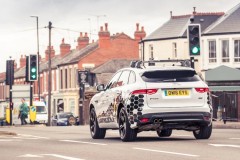 Xe Jaguar được trang bị công nghệ có khả năng kết nối với đèn giao thông