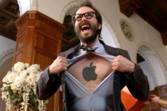 Nếu iPhone mạnh mẽ như siêu nhân, thì khí heli chính là kryptonite