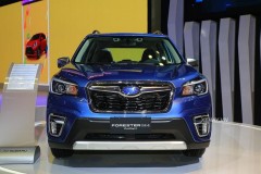Subaru triệu hồi những xe có thể bị lỗi lò xo Xú-Páp và màn hình hiển thị đa thông tin