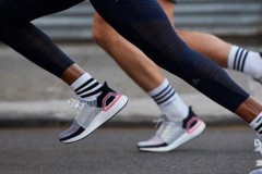 Adidas kết hợp với Snapchat cho phép khách hàng thử những đôi giày Adidas mới nhất bằng công nghệ AR