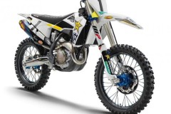 Husqvarna FC 450 Rockstar sở hữu các trang bị cao cấp nhất trong Thế giới mô tô địa hình