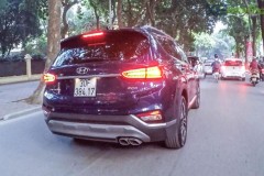 Hyundai SantaFe 2019 bất ngờ đeo biển số di chuyển trên phố Hà Nội