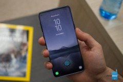 Galaxy S10+ sẽ có khác biệt so với 2 phiên bản còn lại do tích hợp 2 camera selfie