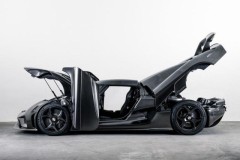 Koenigsegg Regera đầu tiên với ngoại thất carbon trần độc đáo