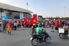 Muôn vẻ phương tiện khoác áo tuyển Việt Nam xuống đường cổ vũ bán kết AFF