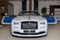 Chiêm ngưỡng Rolls-Royce Dawn Black Badge hàng độc tọa tại Abu Dhabi