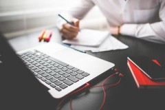 MacBook Pro 2018 liệu có thể thay thế máy tính bàn hay không?