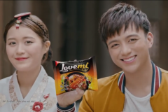 So sánh giữa các đại gia quảng cáo nhiều nhất trong trận chung kết AFF 2018