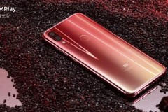 Video Xiaomi Mi Play trên tay người dùng với màn hình tràn cạnh với notch rất nhỏ