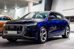 Audi Q8 Navarra Blueudi Q8 trông bắt mắt và sang hơn với khoang cabin tùy chỉnh