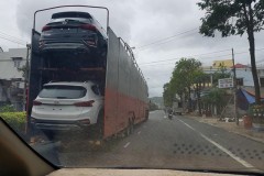 Hyundai Santa Fe 2019 ồ ạt về đại lý trước ngày ra mắt: Xe nhiều nhưng vẫn kênh giá 100 triệu đồng