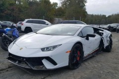 Lamborghini Huracan Performante bất ngờ được rao bán với giá chỉ bằng 1/3 giá xuất xưởng