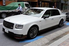 Toyota Century phiên bản thể thao duy nhất trên Thế giới được trình làng tại trường đua Nhật Bản